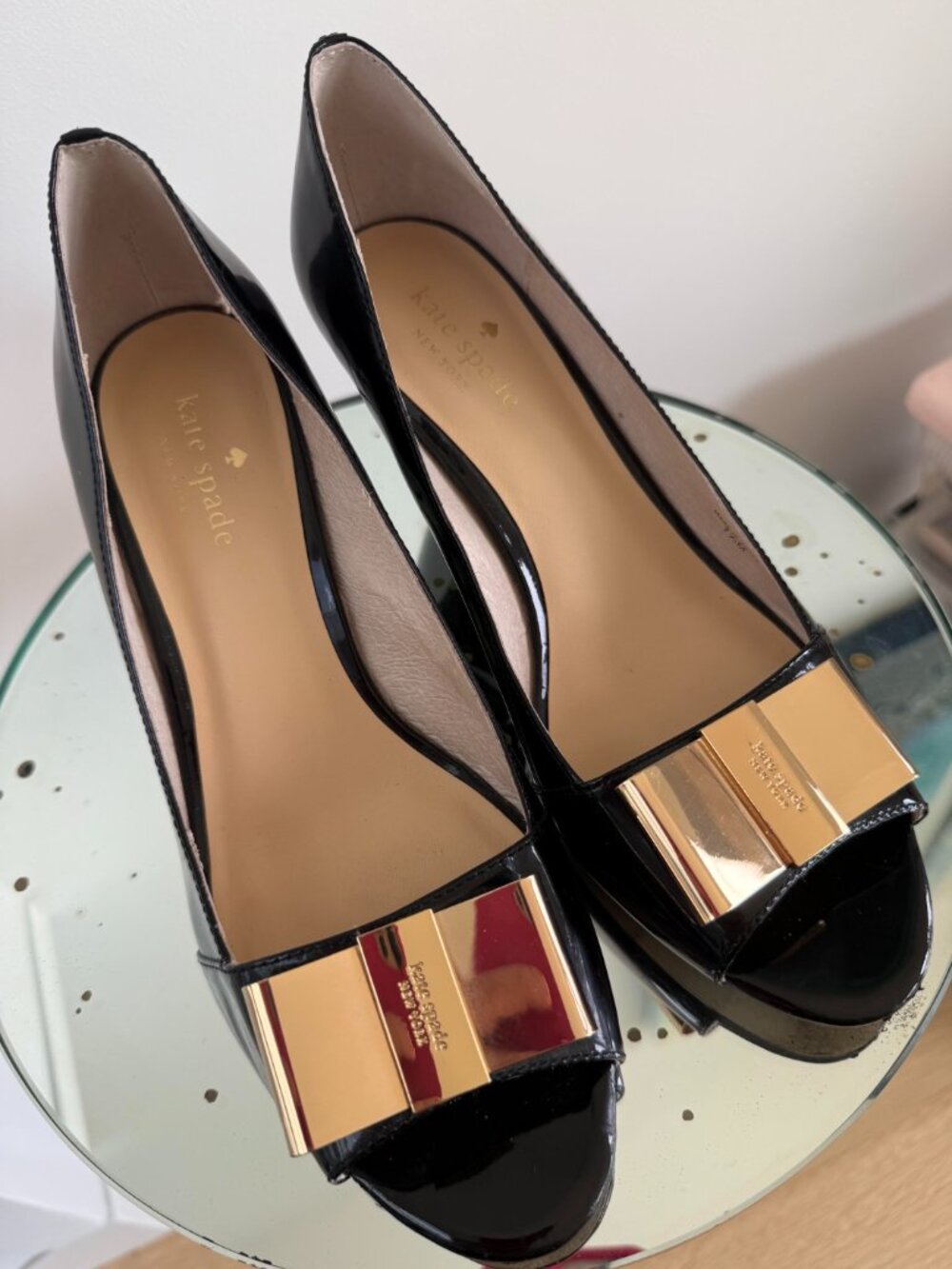 Kate Spade Black Patent Peep Toe Wedges with Gold Bow Details Sz 7.5 - Picture 3 of 5
